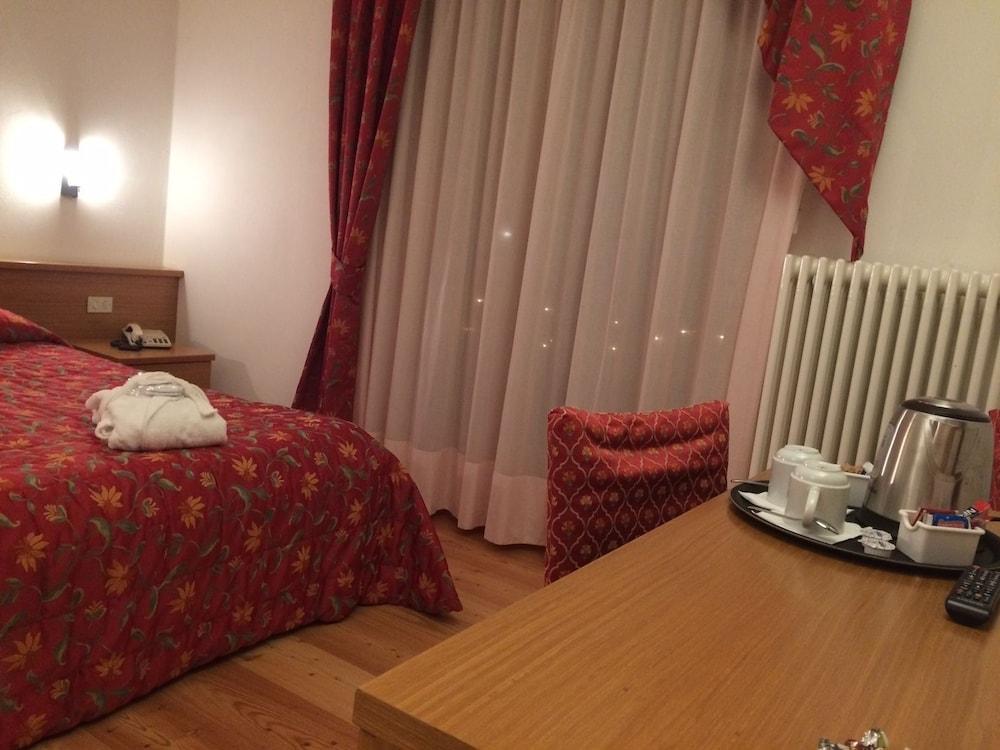 Garni Lago Nembia San Lorenzo Dorsino Exterior foto